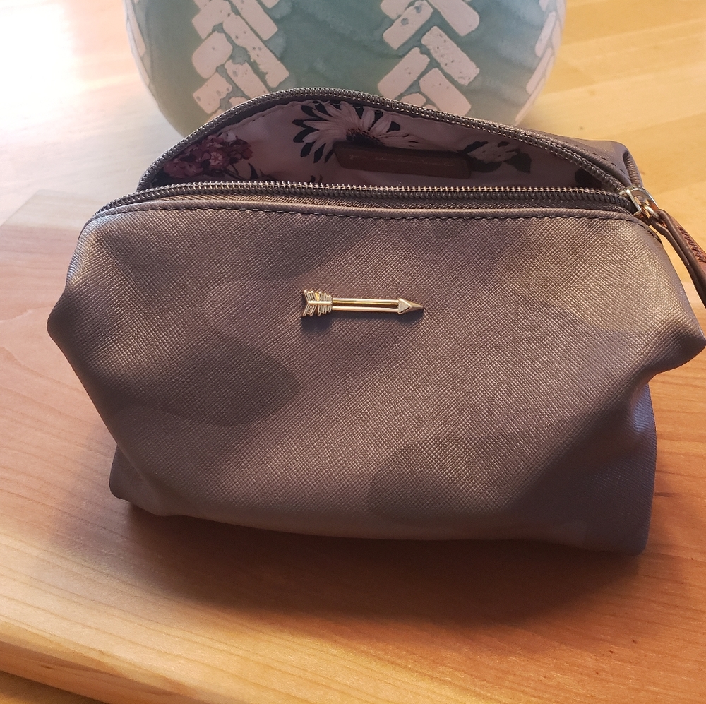 Stella and dot pouf